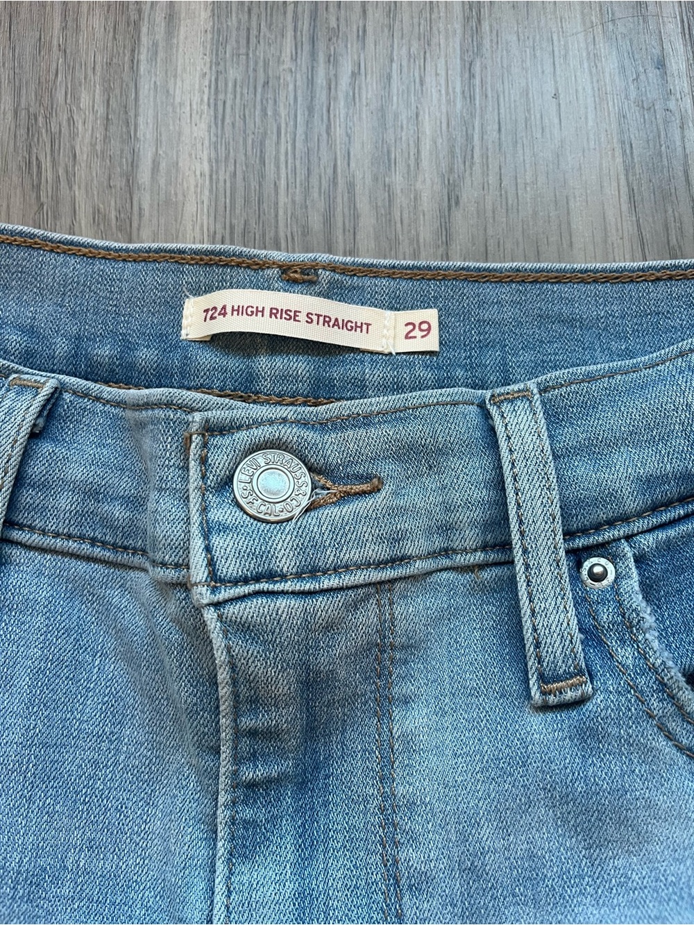 Levi’s 724 High Rise Straight Jeans Women’s 29 Light Wash Stretch Denim Fits 28